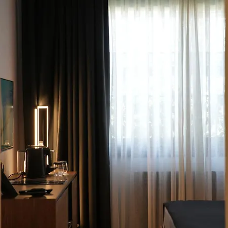 Hotell The Local House *